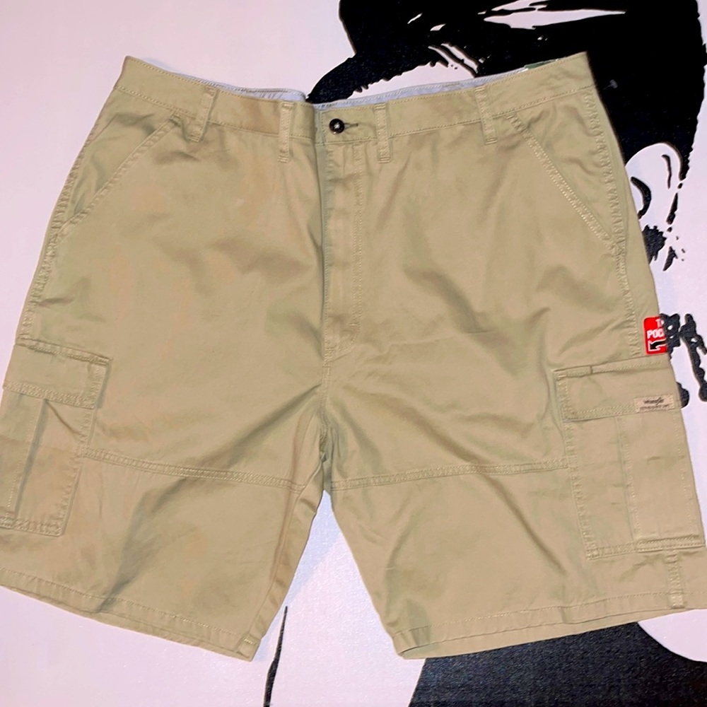 Wrangler | Men’s Khaki Cargo Shorts​